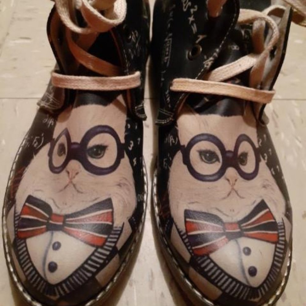 back to school. Blk short booties with cute cat